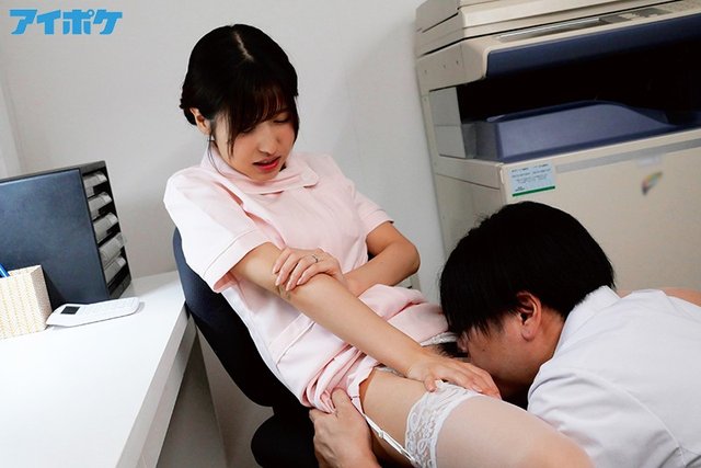 Nữ Y Tá Làm Tình Nguyên Đêm Với Anh Bác Sĩ Trẻ Tuổi